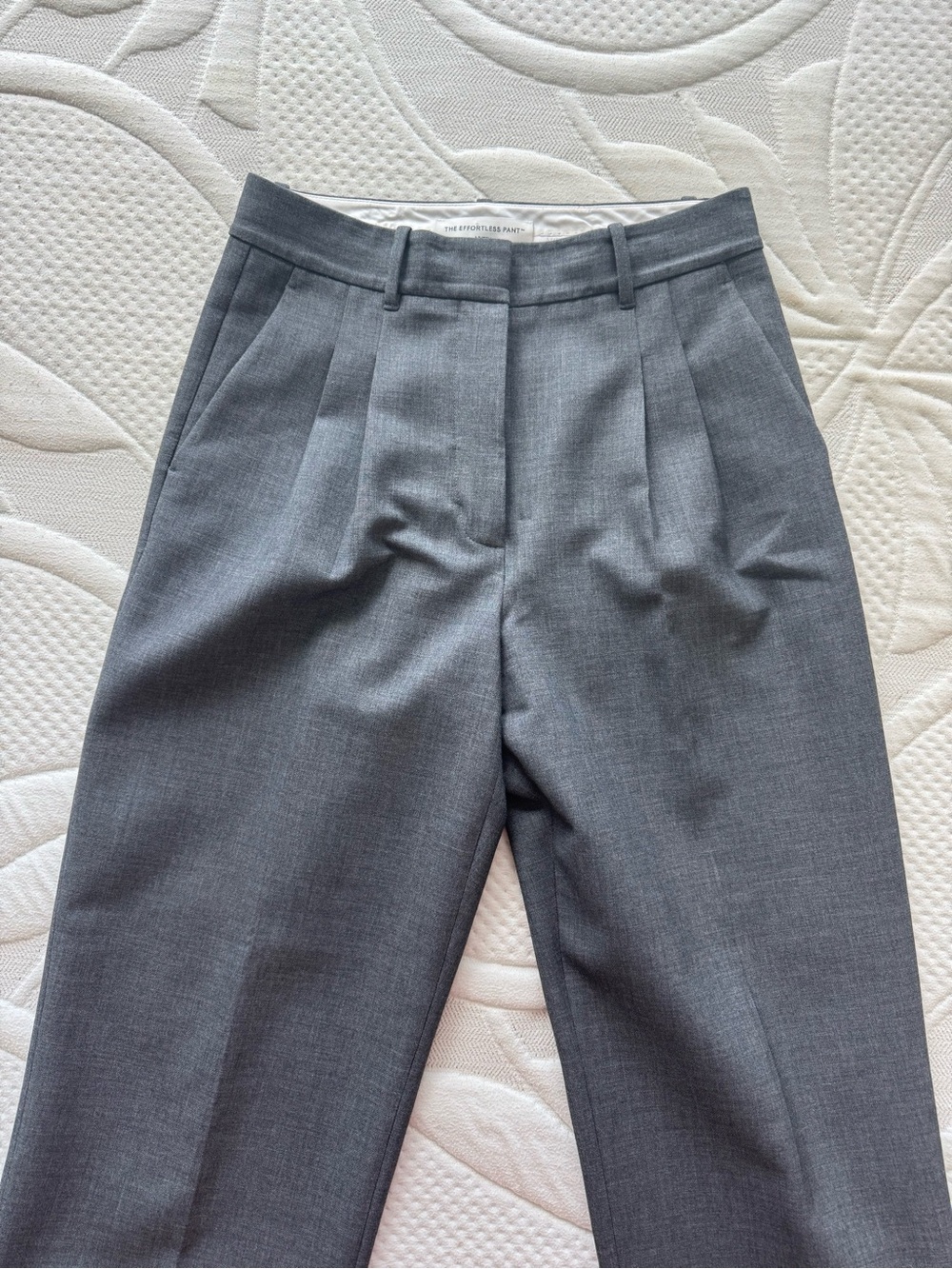 Aritzia Women’s Effortless Pant Curve Fit Size 8 Gray HR Tailored Dress Pants
